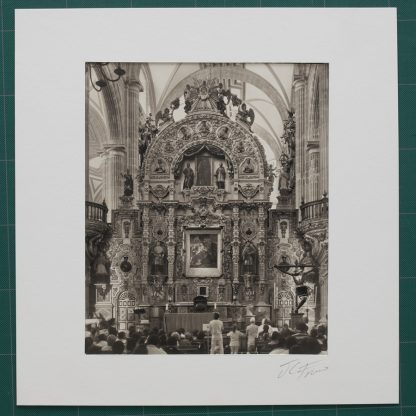 Fotografía en platino-paladio montada en marialuisa del altar del perdón de la Catedral de México un jueves de semana santa